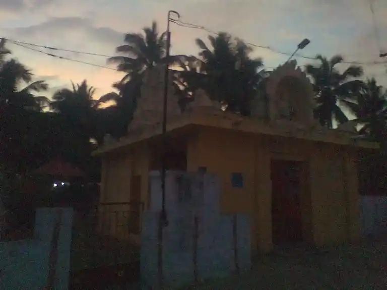 Arulmigu Maduraiveeran Temple, Ponnachiyur - 642123 Arulmigu Maduraiveeran Temple, பொன்னாச்சியூர் - 642123, Coimbatore - Ancient Temple Architecture and History Image 2