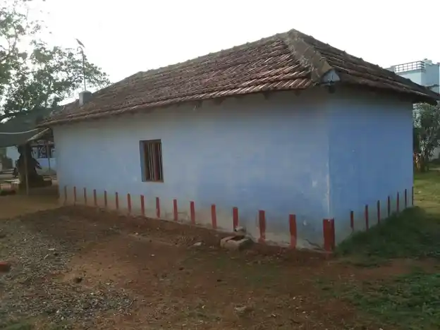 Arulmigu Maduraiveeran Temple, R.Ponnapuram - 642002 Arulmigu Maduraiveeran Temple, R.Ponnapuram - 642002, Coimbatore - Ancient Temple Architecture and History Image 3