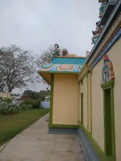 Arulmigu Maduraiveeran Temple, S.Ponnapuram - 642123 அருள்மிகு மதுரைவீரன் திருக்கோயில், S.பொன்னாபுரம் - 642123, Coimbatore - Ancient Temple Architecture and History Image 4