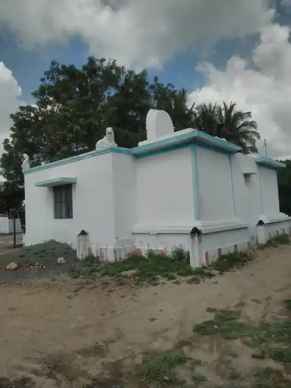 Arulmigu Maduraiveeran Temple, Selakkarichal - 641658 அருள்மிகுமதுரைவீரன் திருக்கோயில், Selakkarichal - 641658, Coimbatore - Ancient Temple Architecture and History Image 2