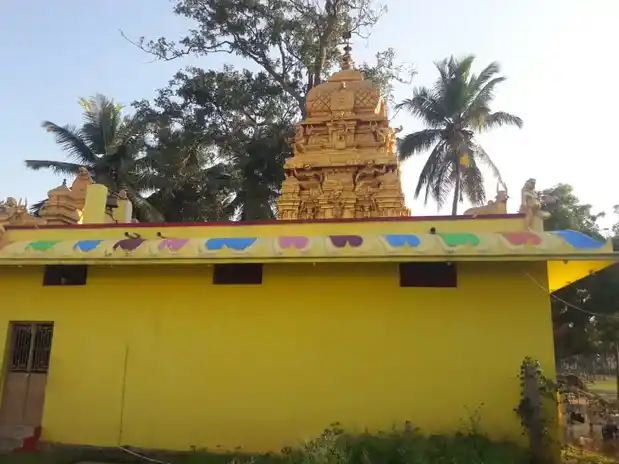 Arulmigu Maduraiveeran Temple, Thippampatti - 642107 அருள்மிகு மதுரைவீரன் திருக்கோயில், Thippampatti - 642107, Coimbatore - Ancient Temple Architecture and History Image 2