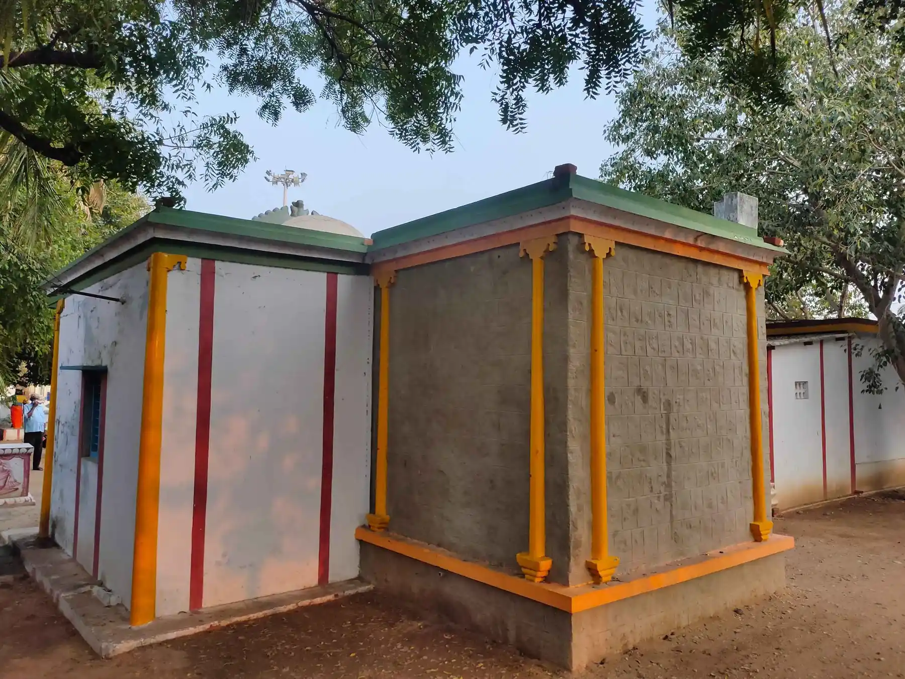 Arulmigu Maduraiveeran Temple, Vadugapalayam - 641107 Temple