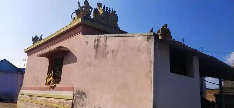 Arulmigu Maduraiveeran Temple, Vellalapalayam - 638315 அருள்மிகு மதுரைவீரன் திருக்கோயில், Vellalapalayam - 638315, Erode - Ancient Temple Architecture and History Image 3