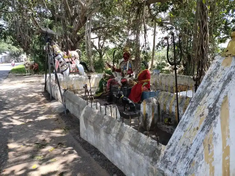 Arulmigu Maduraiveeran Temple, Yenaadhimangalam - 607203 அருள்மிகு மதுரை விநாயகர் வெள்ளையம்மன் திருக்கோயில், Yenaadhimangalam - 607203, Viluppuram - Ancient Temple Architecture and History Image 5
