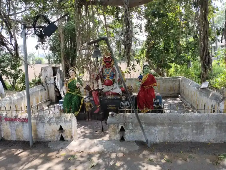 Arulmigu Maduraiveeran Temple, Yenaadhimangalam - 607203 அருள்மிகு மதுரை விநாயகர் வெள்ளையம்மன் திருக்கோயில், Yenaadhimangalam - 607203, Viluppuram - Ancient Temple Architecture and History Image 6