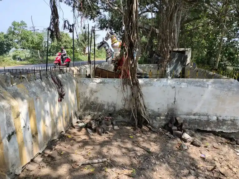 Arulmigu Maduraiveeran Temple, Yenaadhimangalam - 607203 அருள்மிகு மதுரை விநாயகர் வெள்ளையம்மன் திருக்கோயில், Yenaadhimangalam - 607203, Viluppuram - Ancient Temple Architecture and History Image 7