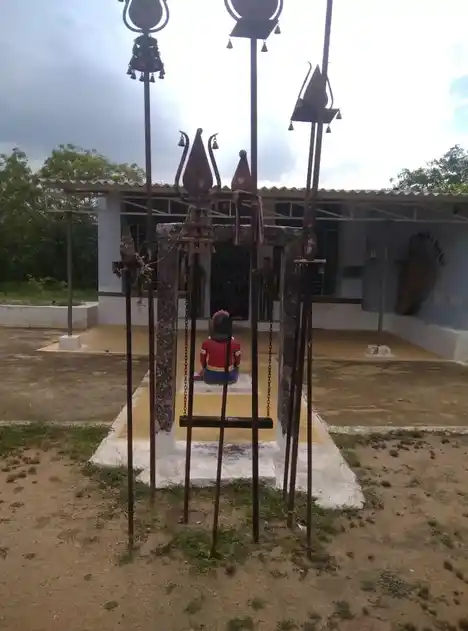 Arulmigu Maduraiveeran Vellaiyammal Temple, Attavanaipidariyur - 638051 Temple