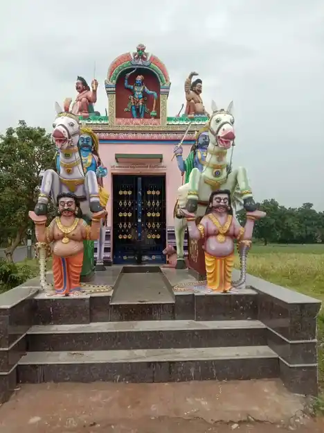 Arulmigu Maduraiveerar Swamy Temple, Sithaiyankotai - 624708 அருள்மிகு மதுரைவீரர் சுவாமி திருக்கோயில், Sithaiyankotai - 624708, Dindigul - Ancient Temple Architecture and History Image 2