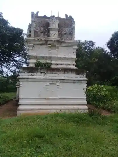 Arulmigu Mafhangiamman Temple, Nadupuni, Savarkaranpalayam - 642005 அருள்மிகு மாதங்கியம்மன் திருக்கோயில், சோ்வகாரன்பாளையம், பாெள்ளாச்சி வட்டம், நடுப்புணி, சோ்வகாரன்பாளையம் - 642005, Coimbatore - Ancient Temple Architecture and History Image 3