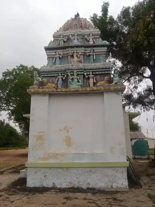 Arulmigu Mahakaliyamman And Mathuraveeransamy Temple, Annasamuthiram - 621305 Arulmigu Mahakaliyamman and Mathuraveeransamy Temple, Annasamuthiram - 621305, Thiruchirappalli - Ancient Temple Architecture and History Image 2