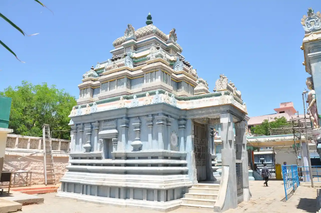 Arulmigu Mahalakshmi Temple, Besant Nagar, Chennai - 600090 அருள்மிகு மகாலட்சுமி திருக்கோயில், பெசன்ட் நகர், சென்னை - 600090, Chennai - Ancient Temple Architecture and History Image 4