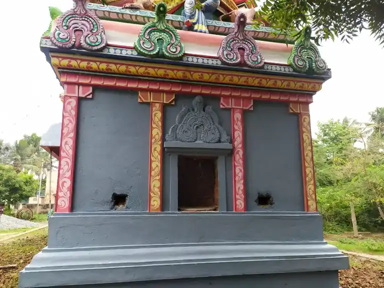 Arulmigu Mahalakshmiamman Temple, End Of The Village, Murasampedu - 631207 அருள்மிகு மகாலட்சுமி அம்மன் ஆலயம், End Of The Village, Murasampedu - 631207, Tiruvallur - Ancient Temple Architecture and History Image 2