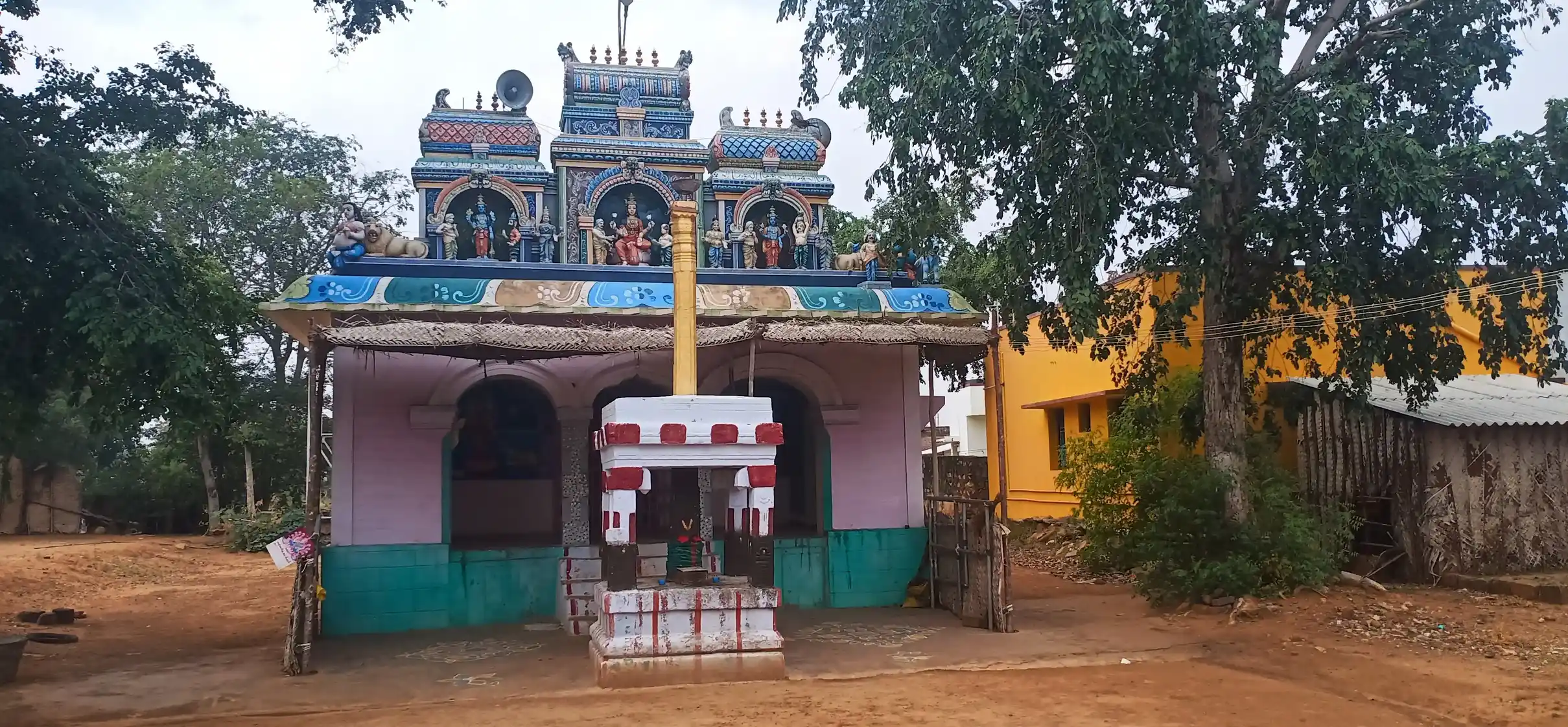 Arulmigu Mahalakshmiamman Temple, Valaiyapatti - 624704 அருள்மிகு மகாலட்சுமியம்மன் திருக்கோயில், வளையப்பட்டி - 624704, Dindigul - Ancient Temple Architecture and History Image 4