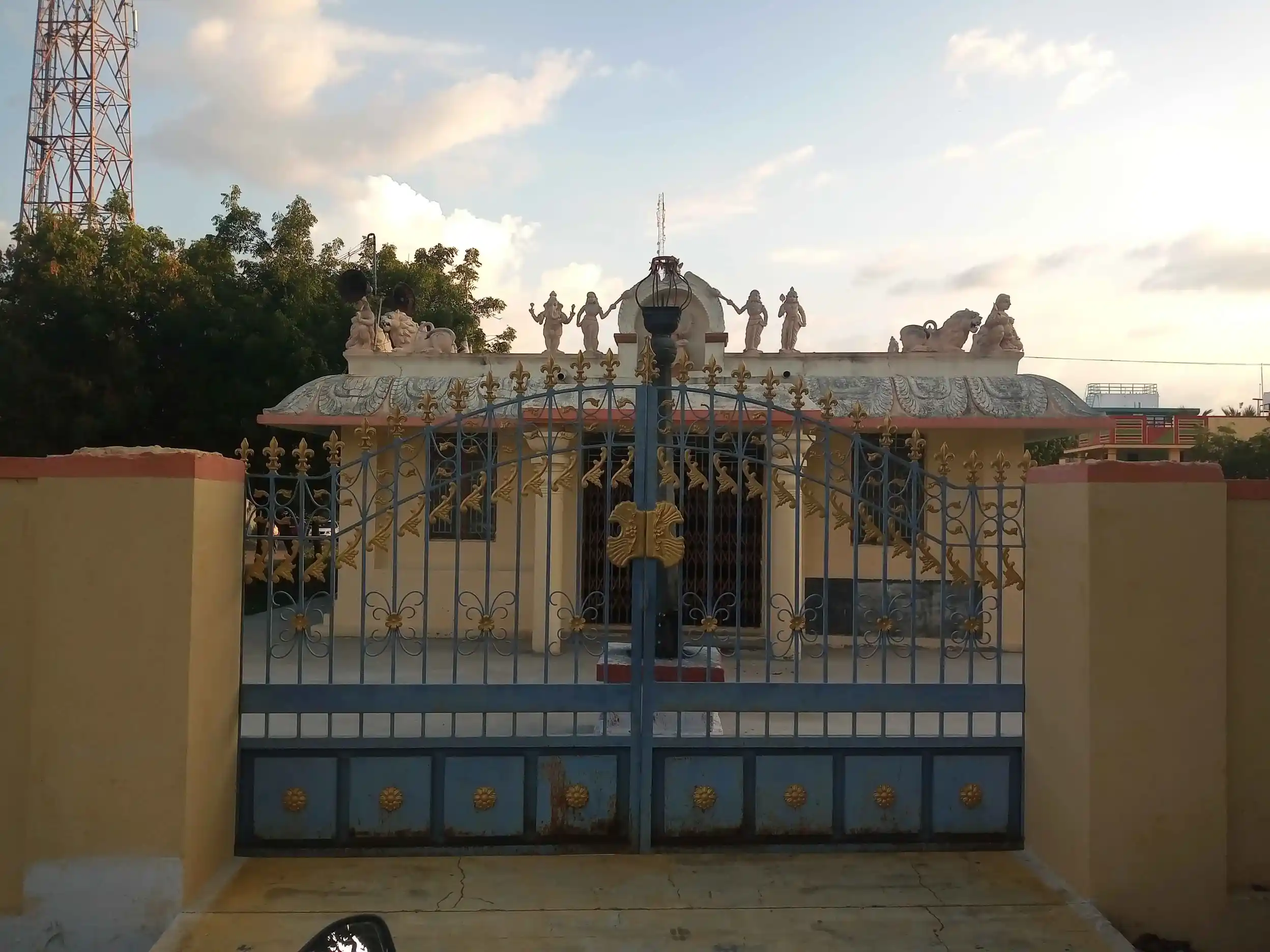 Arulmigu Mahaliyamman Temple, Naduvur - 641664 Temple