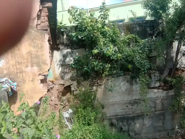 Arulmigu Mahaveerabathira Kaliamman Temple, Vengalapuram - 635653 அருள்மிகு மகாவீரபத்திரகாளியம்மன் திருக்கோயில், வெங்களாபுரம் - 635653, Thirupathur - Ancient Temple Architecture and History Image 2