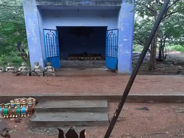 Arulmigu Malai Kanimaar, Senduvalimuniyandi And Natkimuthuswamy Temple, Kalkottai - 624706 அருள்மிகு மலைக் கன்னிமார், செண்டுவழி முனியாண்டி மற்றும் நாட்கிமுத்துசாமி திருக்கோயில், Kalkottai - 624706, Dindigul - Ancient Temple Architecture and History Image 3