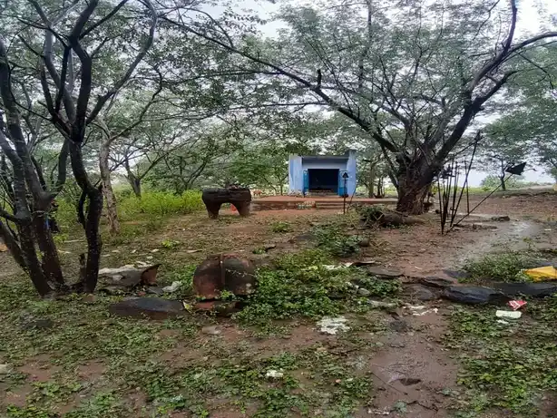 Arulmigu Malai Kanimaar, Senduvalimuniyandi And Natkimuthuswamy Temple, Kalkottai - 624706 அருள்மிகு மலைக் கன்னிமார், செண்டுவழி முனியாண்டி மற்றும் நாட்கிமுத்துசாமி திருக்கோயில், Kalkottai - 624706, Dindigul - Ancient Temple Architecture and History Image 4