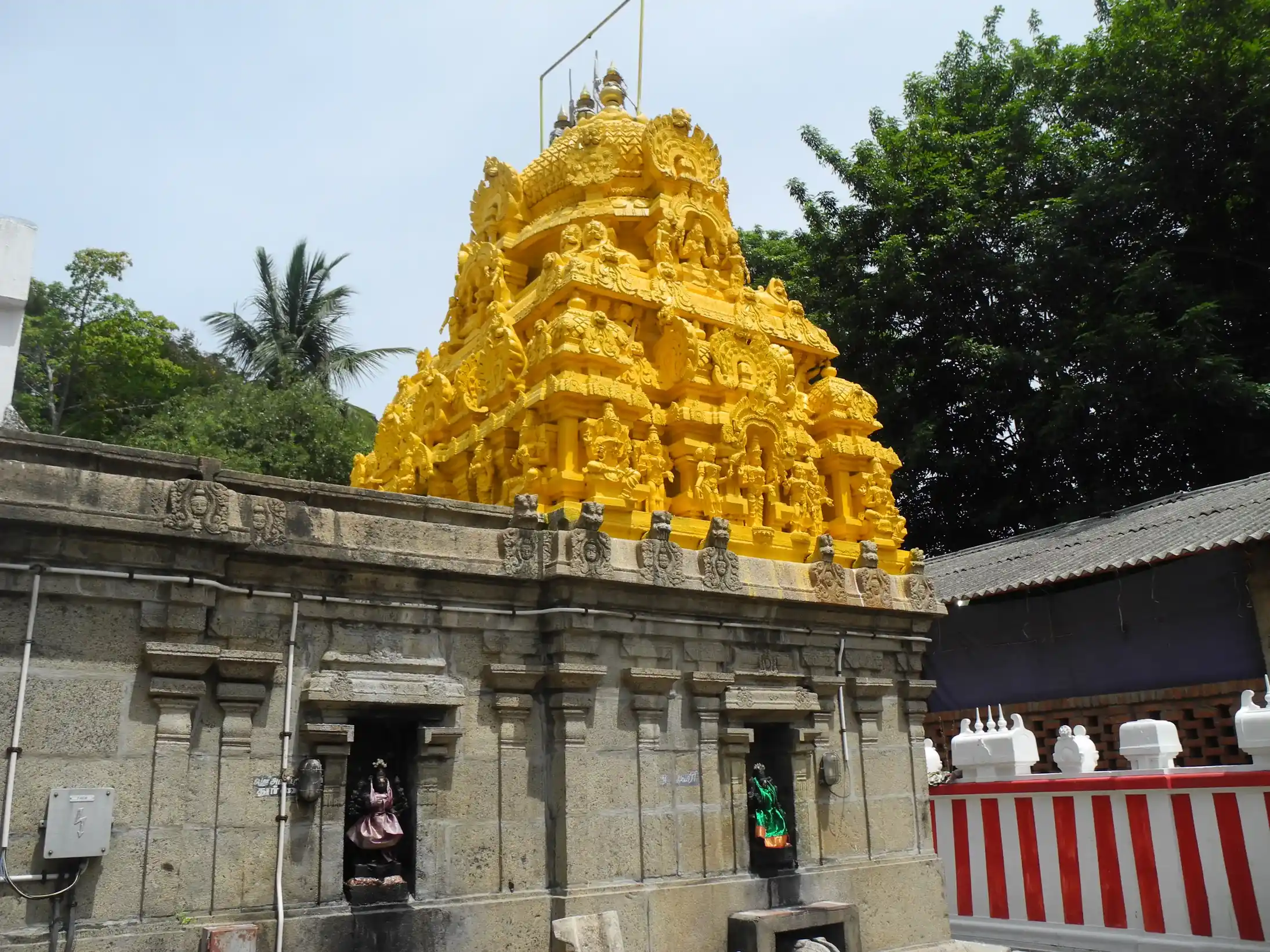 Arulmigu Malaimandala Perumal Temple And Arulmigu Eagambareswarar Temple, Sadhurangapattinam - 603102 அருள்மிகு மலைமண்டலப்பெருமாள் மற்றும் ஏகாம்பரேசுவரர் திருக்கோயில், சதுரங்கப்பட்டினம் - 603102, Chengalpattu - Ancient Temple Architecture and History Image 3