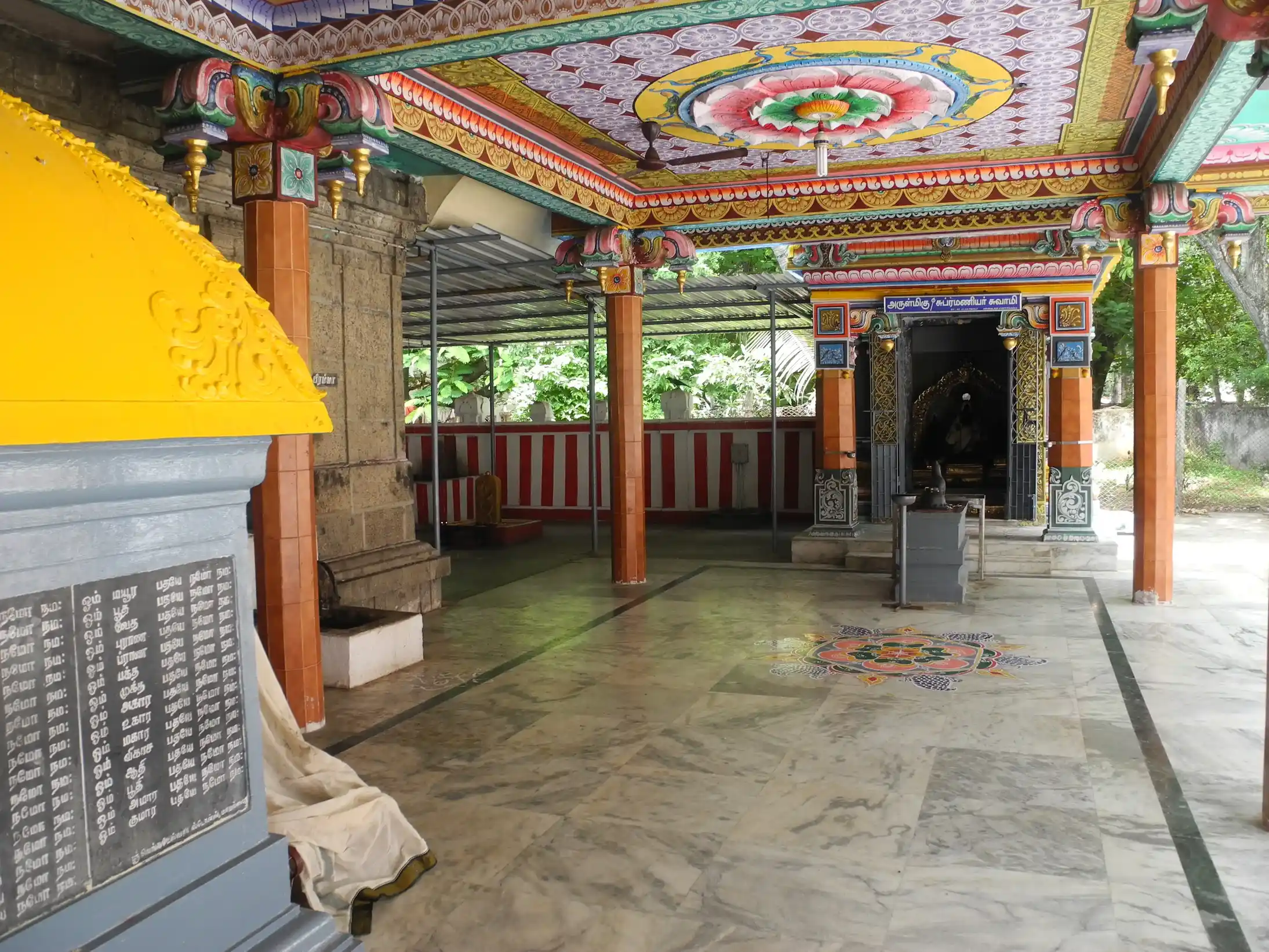 Arulmigu Malaimandala Perumal Temple And Arulmigu Eagambareswarar Temple, Sadhurangapattinam - 603102 அருள்மிகு மலைமண்டலப்பெருமாள் மற்றும் ஏகாம்பரேசுவரர் திருக்கோயில், சதுரங்கப்பட்டினம் - 603102, Chengalpattu - Ancient Temple Architecture and History Image 4