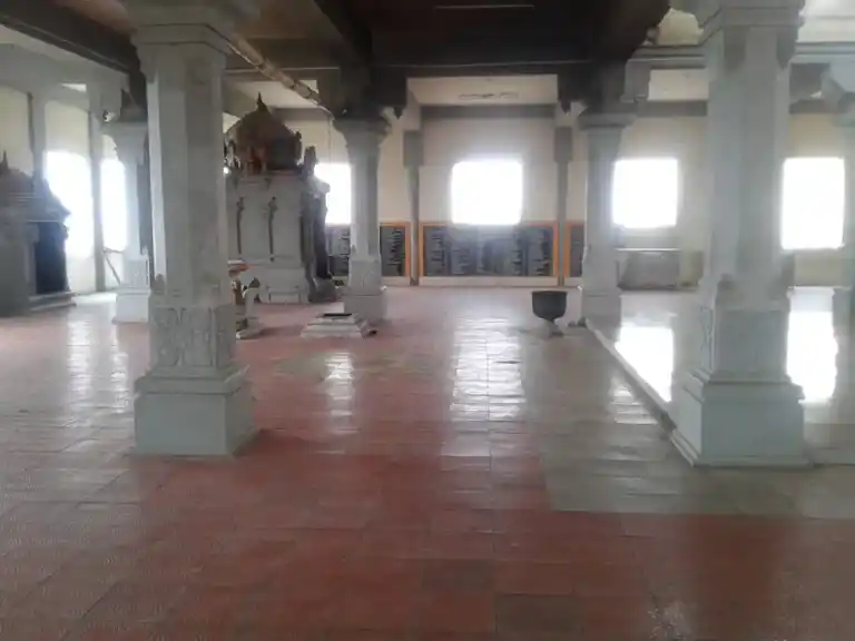 Arulmigu Malaimaruntheeswarar And Piriyavidai Nayanar Temple, Eriyurvadavanpatti - 630566 அருள்மிகு மலைமருந்தீஸ்வரர் திருக்கோயில், Eriyurvadavanpatti - 630566, Sivagangai - Ancient Temple Architecture and History Image 4