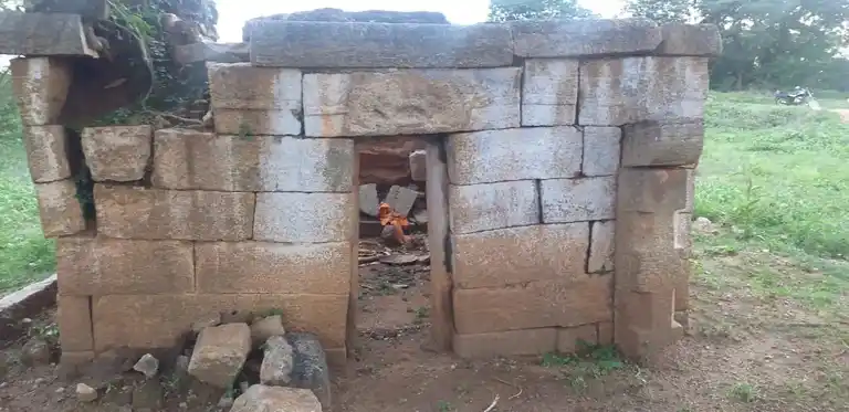 Arulmigu Malaiperumal Temple, A. Vellodu - 624307