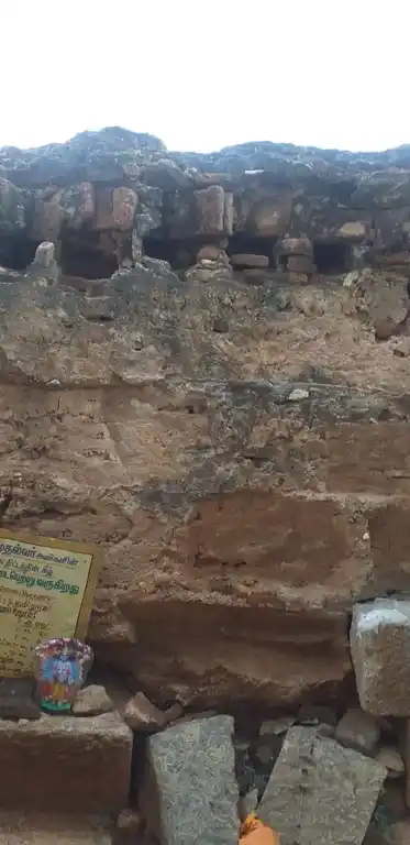 Arulmigu Malaiperumal Temple, A. Vellodu - 624307 அருள்மிகு மலைப்பெருமாள் திருக்கோயில், A. Vellodu - 624307, Dindigul - Ancient Temple Architecture and History Image 2