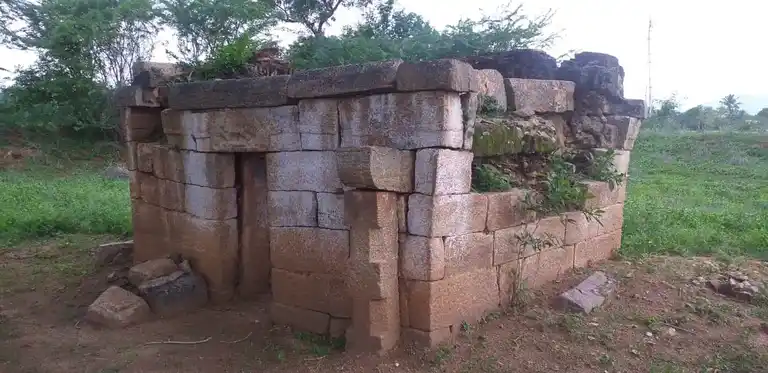 Arulmigu Malaiperumal Temple, A. Vellodu - 624307 அருள்மிகு மலைப்பெருமாள் திருக்கோயில், A. Vellodu - 624307, Dindigul - Ancient Temple Architecture and History Image 4