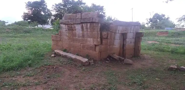 Arulmigu Malaiperumal Temple, A. Vellodu - 624307 அருள்மிகு மலைப்பெருமாள் திருக்கோயில், A. Vellodu - 624307, Dindigul - Ancient Temple Architecture and History Image 7