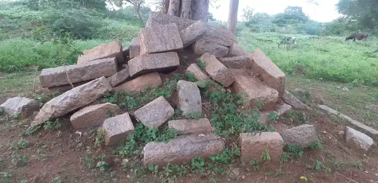 Arulmigu Malaiperumal Temple, A. Vellodu - 624307 அருள்மிகு மலைப்பெருமாள் திருக்கோயில், A. Vellodu - 624307, Dindigul - Ancient Temple Architecture and History Image 9