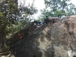 Arulmigu Malaiyadi Ayyanar Temple, Pulavanaarkudi - 622002 அருள்மிகு மலையடி அய்யனார் திருக்கோயில், Pulavanaarkudi - 622002, Pudukkottai - Ancient Temple Architecture and History Image 6