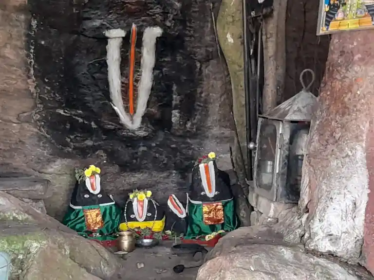 Arulmigu Malayadisamy Temple, Anuparpalayam - 642120 அருள்மிகு மலையடிசாமி திருக்கோயில், Anuparpalayam - 642120, Coimbatore - Ancient Temple Architecture and History Image 3