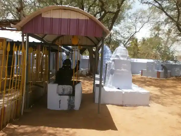 Arulmigu Malayala Thannasi Karuppana Samy Temple, Pattuthurai, Dharapuram - 638106 அருள்மிகு மலையாள தன்னாசி கருப்பண சாமி திருக்கோவில், Pattuthurai, Dharapuram - 638106, Tiruppur - Ancient Temple Architecture and History Image 7