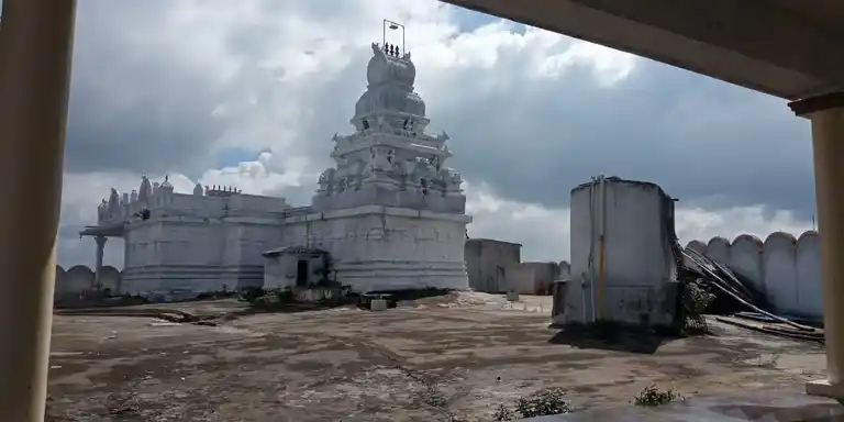 Arulmigu Malligarjuna Swamy Temple, Malligarjunadurgam - 635107 அருள்மிகு மல்லிகார்ஜீனசாமி திருக்கோயில், மல்லிகார்ஜீனதுர்க்கம் - 635107, Krishnagiri - Ancient Temple Architecture and History Image 5