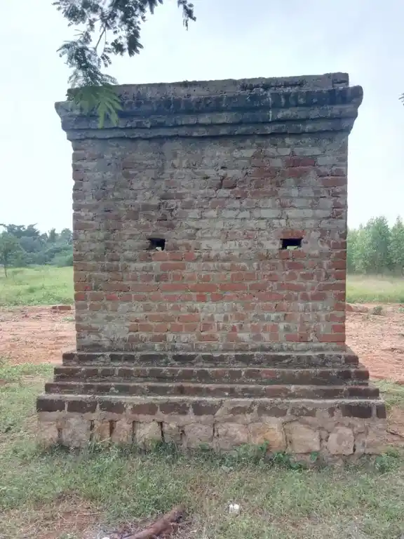 Arulmigu Mamundi Nallandavar Temple, Thiruvathippatti - 622502 அருள்மிகு மாமுண்டி நல்லாண்டவர் திருக்கோயில், திருவாத்திப்பட்டி - 622502, Pudukkottai - Ancient Temple Architecture and History Image 3