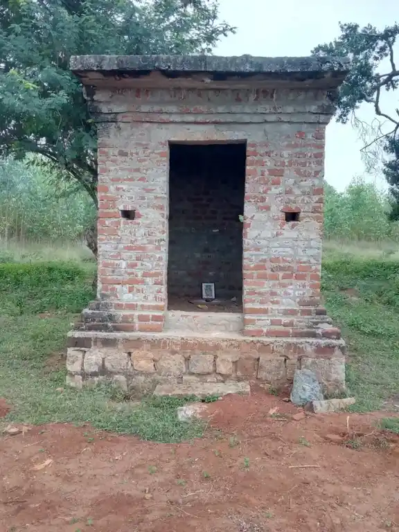 Arulmigu Mamundi Nallandavar Temple, Thiruvathippatti - 622502 அருள்மிகு மாமுண்டி நல்லாண்டவர் திருக்கோயில், திருவாத்திப்பட்டி - 622502, Pudukkottai - Ancient Temple Architecture and History Image 4