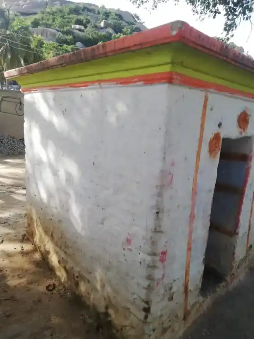 Arulmigu Mandaimariamman Temple, Naduvanapalli - 635121 அருள்மிகு மந்தை மாரியம்மன் திருக்கோயில், Naduvanapalli - 635121, Krishnagiri - Ancient Temple Architecture and History Image 2