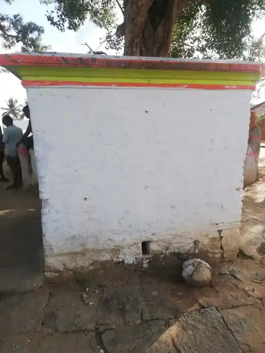 Arulmigu Mandaimariamman Temple, Naduvanapalli - 635121 அருள்மிகு மந்தை மாரியம்மன் திருக்கோயில், Naduvanapalli - 635121, Krishnagiri - Ancient Temple Architecture and History Image 4