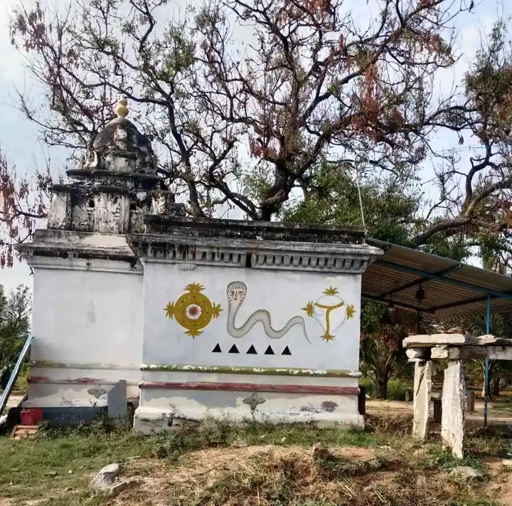 Arulmigu Mandikuppamperumal Temple, Kattinayanapalle - 635001 அருள்மிகு மண்டிகுப்பம் பெருமாள் திருக்கோயில், Kattinayanapalle - 635001, Krishnagiri - Ancient Temple Architecture and History Image 4