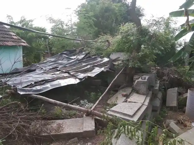 Arulmigu Mangala Lakshmi Sametha Azagu Raja Perumal Temple, Thakkolam - 631151 அருள்மிகு மங்கள லட்சுமி சமேத அழகுராஜப் பெருமாள் திருக்கோயில், தக்கோலம் - 631151, Ranipet - Ancient Temple Architecture and History Image 3