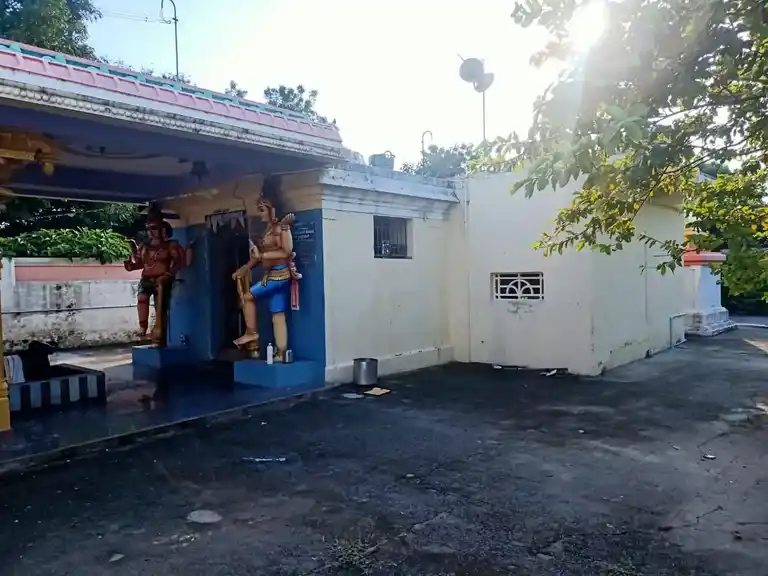 Arulmigu Mangaleswarar Varadharajaperumal Temple, Manganallur - 609404 அருள்மிகு மங்களேஸ்வரர் மற்றும் வரதராஜப்பெருமாள் திருக்கோயில், மங்கைநல்லூர் - 609404, Mayiladuthurai - Ancient Temple Architecture and History Image 2