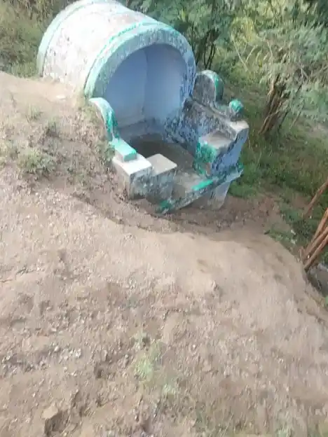 Arulmigu Mangthopai Kannimaar Temple, Komberipatti - 624801 அருள்மிகு மாங்தோப்பை கன்னிமார் திருக்கோயில், Komberipatti - 624801, Dindigul - Ancient Temple Architecture and History Image 2