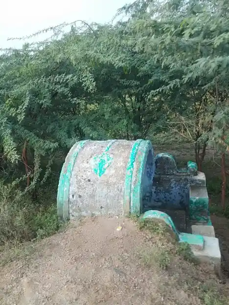 Arulmigu Mangthopai Kannimaar Temple, Komberipatti - 624801 அருள்மிகு மாங்தோப்பை கன்னிமார் திருக்கோயில், Komberipatti - 624801, Dindigul - Ancient Temple Architecture and History Image 3