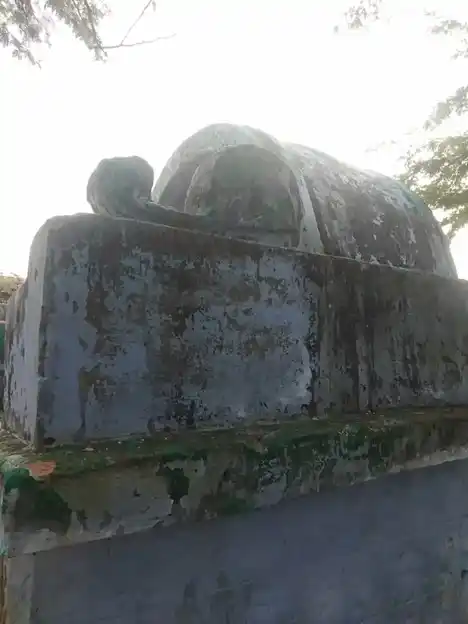 Arulmigu Mangthopai Kannimaar Temple, Komberipatti - 624801 அருள்மிகு மாங்தோப்பை கன்னிமார் திருக்கோயில், Komberipatti - 624801, Dindigul - Ancient Temple Architecture and History Image 4