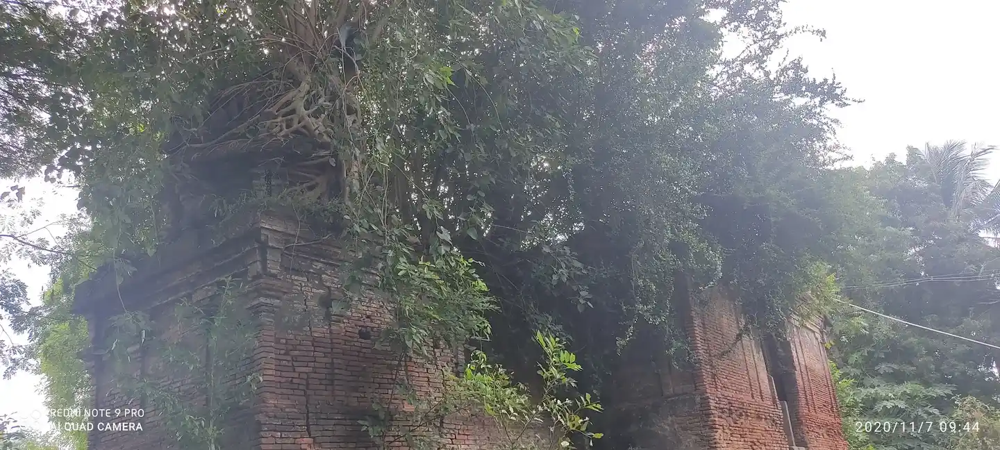 Arulmigu Manickeswarar And Varathrajaperumal Temple, Sivapurani - 609804 அருள்மிகு மாணிக்கேஸ்வரர் சுவாமி மற்றும் வரதராஜபெருமாள் திருக்கோயில், சிவபுராணி - 609804, Thanjavur - Ancient Temple Architecture and History Image 2