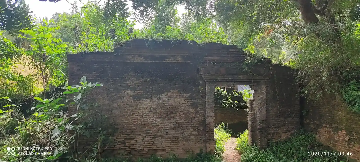 Arulmigu Manickeswarar And Varathrajaperumal Temple, Sivapurani - 609804 அருள்மிகு மாணிக்கேஸ்வரர் சுவாமி மற்றும் வரதராஜபெருமாள் திருக்கோயில், சிவபுராணி - 609804, Thanjavur - Ancient Temple Architecture and History Image 4