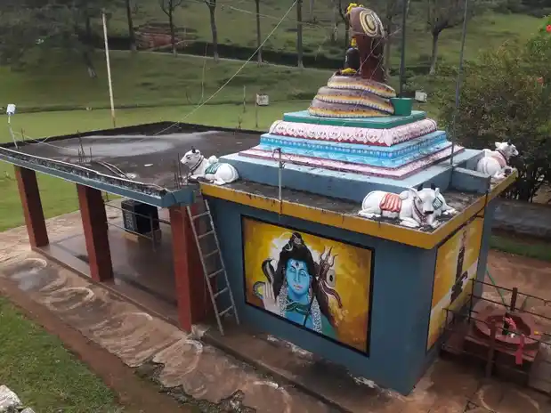 Arulmigu Manihada Mahasakthi Heithaiyamman And Arulmigu Sathiya Nagarajar Temple, Manjakombai Bazar, Kundha - 643203
