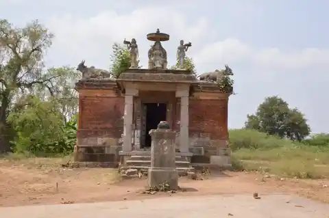 Arulmigu Manikkanachiar Temple, Kavalakudi - 608702