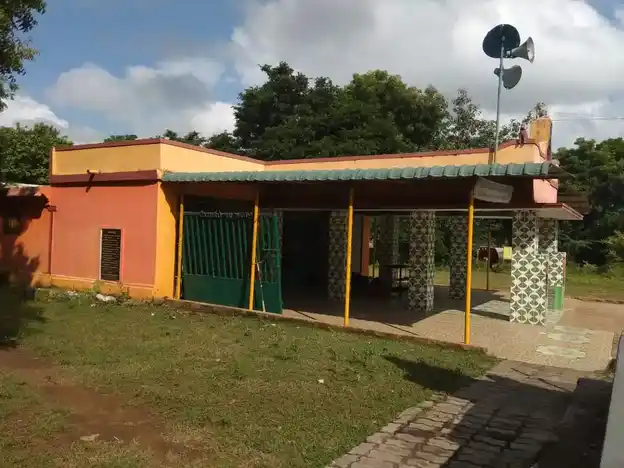 Arulmigu Mannaarsamy And Pachsaiyamman Temple, Chengalpattu - 603002 அருள்மிகு மன்னார்சாமி மற்றும் பச்சையம்மன் திருக்கோயில், Chengalpattu - 603002, Chengalpattu - Ancient Temple Architecture and History Image 2