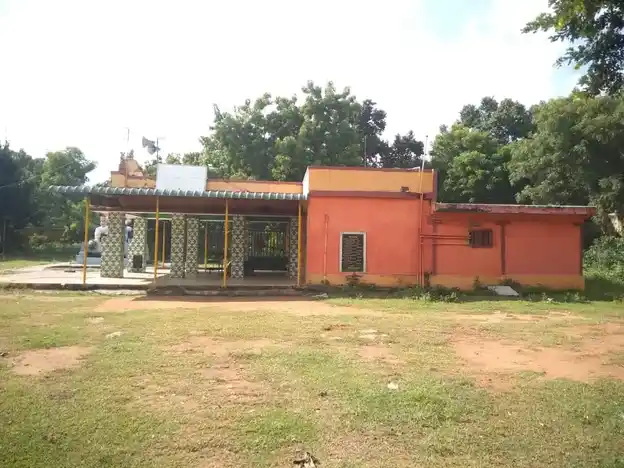 Arulmigu Mannaarsamy And Pachsaiyamman Temple, Chengalpattu - 603002 அருள்மிகு மன்னார்சாமி மற்றும் பச்சையம்மன் திருக்கோயில், Chengalpattu - 603002, Chengalpattu - Ancient Temple Architecture and History Image 3