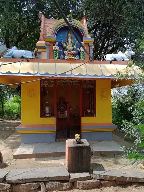 Arulmigu Mannar Krishnaswamy Temple, Ramiyanahalli, Ramiyanahalli - 636905 Arulmigu Mannar Krishnaswamy Temple, பாப்பிரெட்டிப்பட்டி, பாப்பிரெட்டிப்பட்டி - 636905, Dharmapuri - Ancient Temple Architecture and History Image 7